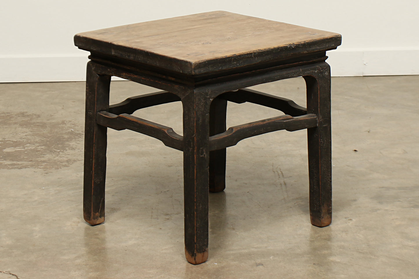 (GAQ096) Vintage Pine Side Table - Circa 1940 (18x17x18)