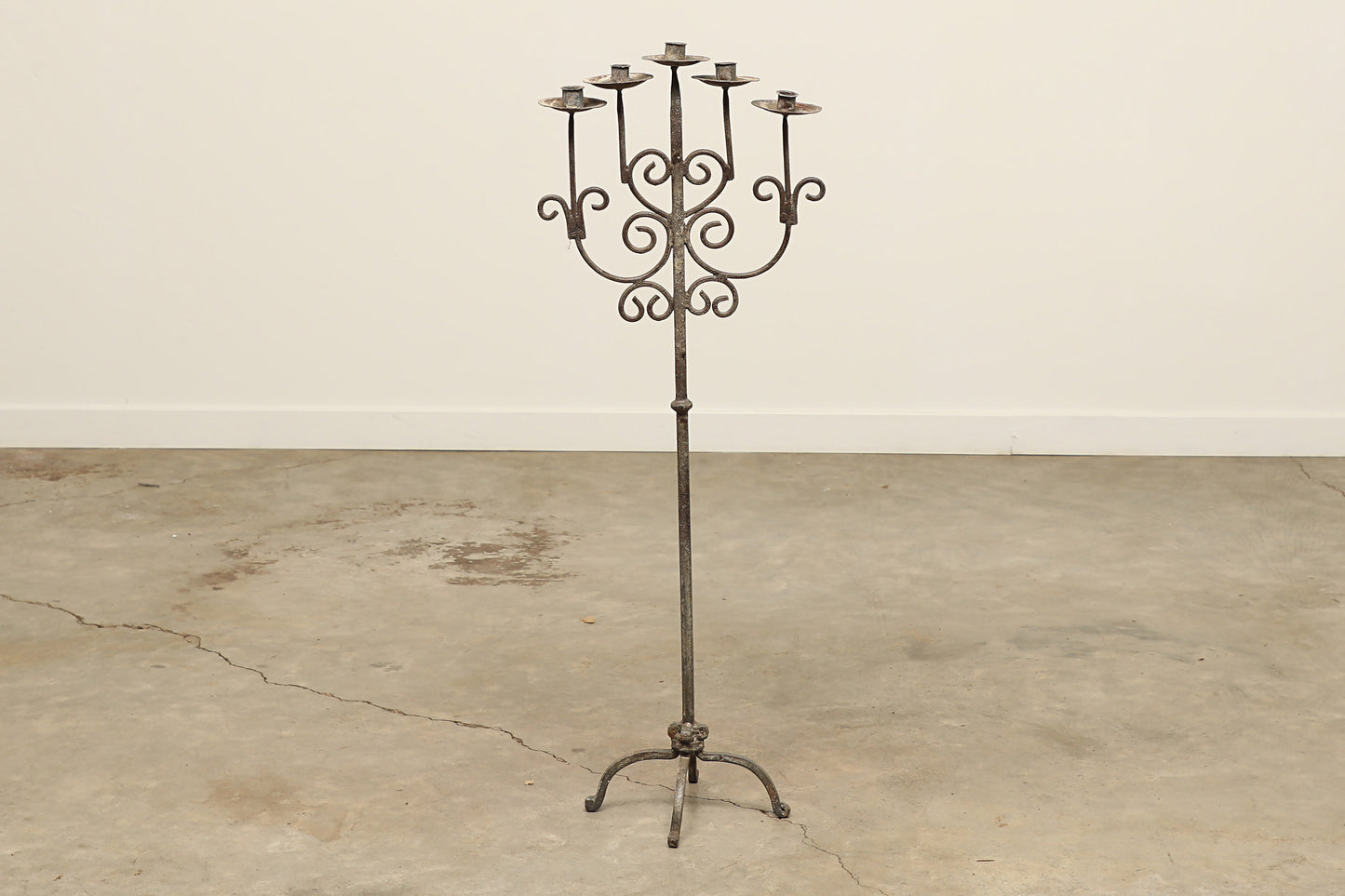 (SCP004) Vintage Iron Candle Stand (17x9x44)