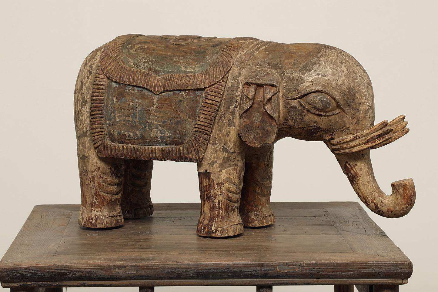 (GAS006) Poplar Elephant Carving (35x13x20)