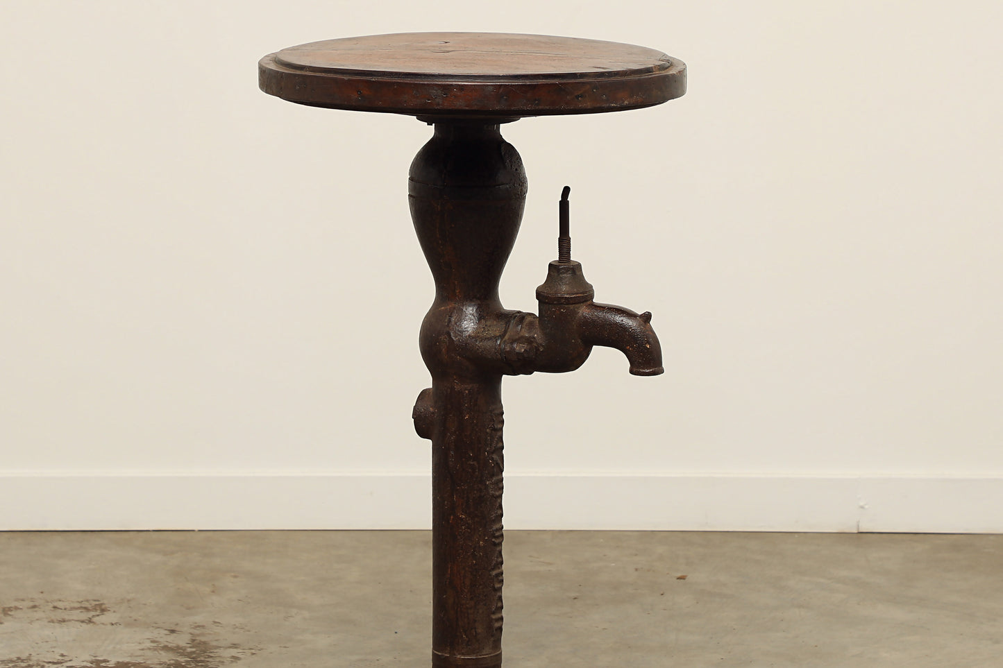 (SCP121) Old Well Garden Table (21x21x37)