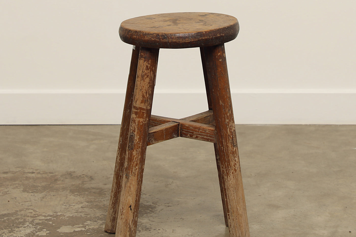 (GAS089) Vintage Elm Stool - Circa 1940 (10x10x20)