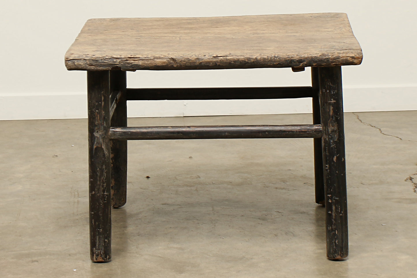 (GAQ100) Vintage Elm Side Table - Circa 1900 (28x26x20)