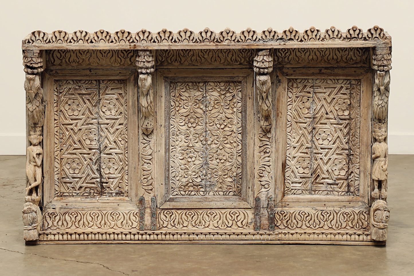 (SCP103) Vintage Carved Panel (50x11x29)