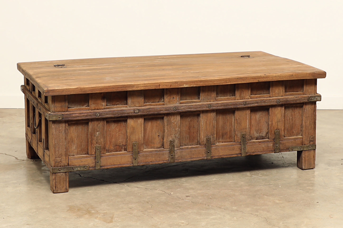 (SCG116) Vintage Trunk (56x31x20)