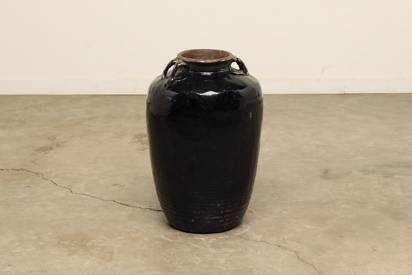 (GAV026) Vintage Black Porcelain Pot - Circa 1940 (18x18x26)