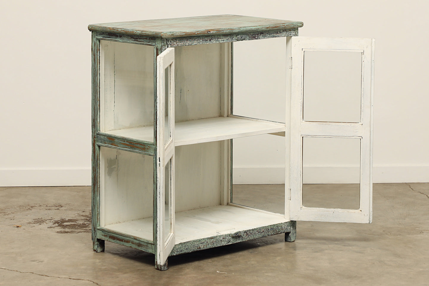 (SCP125) Vintage Painted Cabinet (32x19x38)