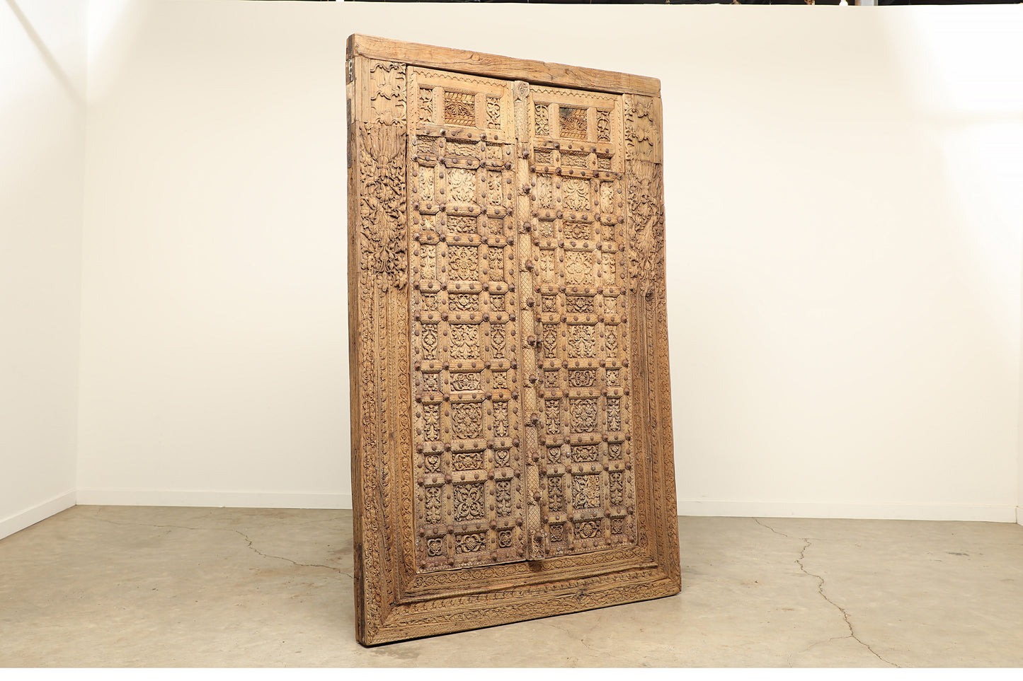 (SCG044) Vintage Carved Door (60x4x89)
