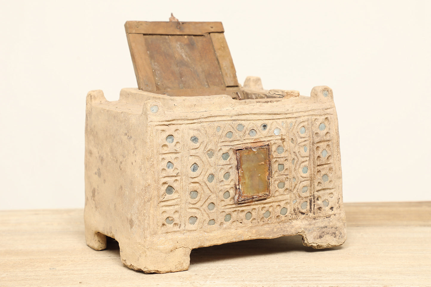 (SCG024) Vintage Paper Machet (13x11x10)