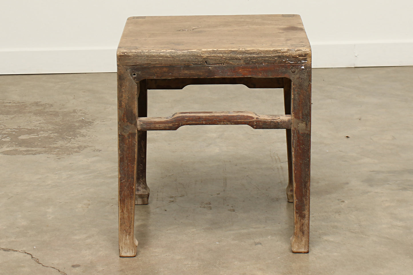 (GAQ099) Vintage Pine Side Table - Circa 1940 (17x17x19)