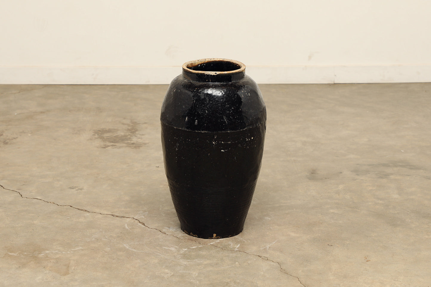 (GAV009) Vintage Black Porcelain Pot - Circa 1940 (14x14x22)