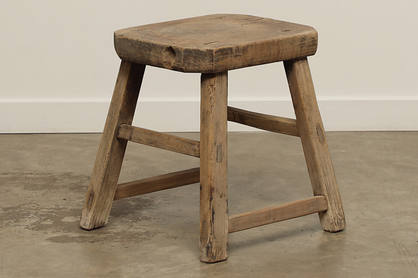 (GAS097) Vintage Elm Stool - Circa 1940 (16x17x19)