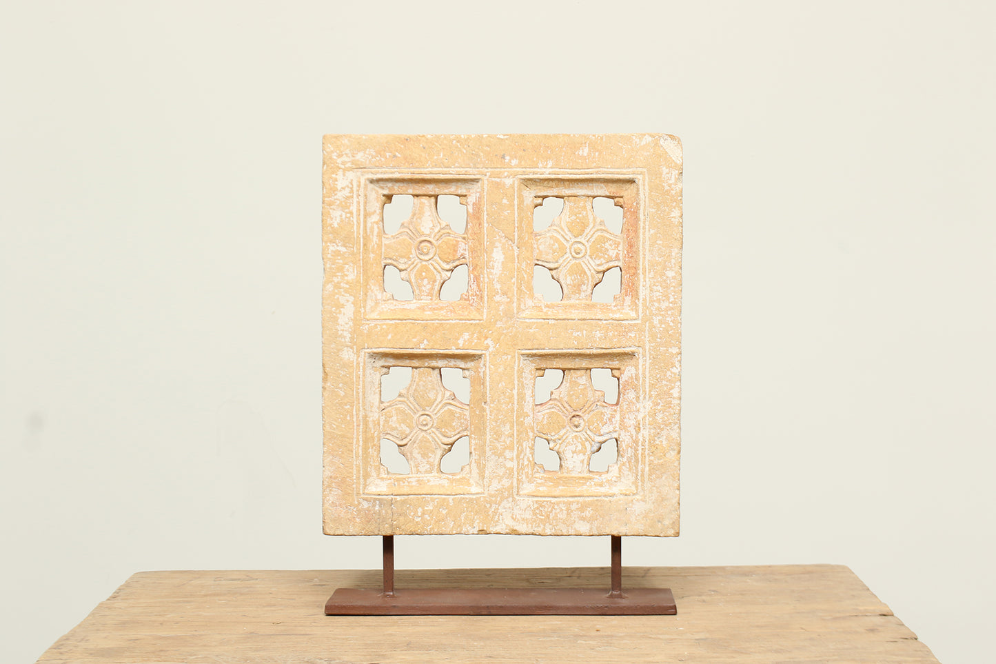 (PP032 ) Vintage Aala on Iron Stand (16x3x22)