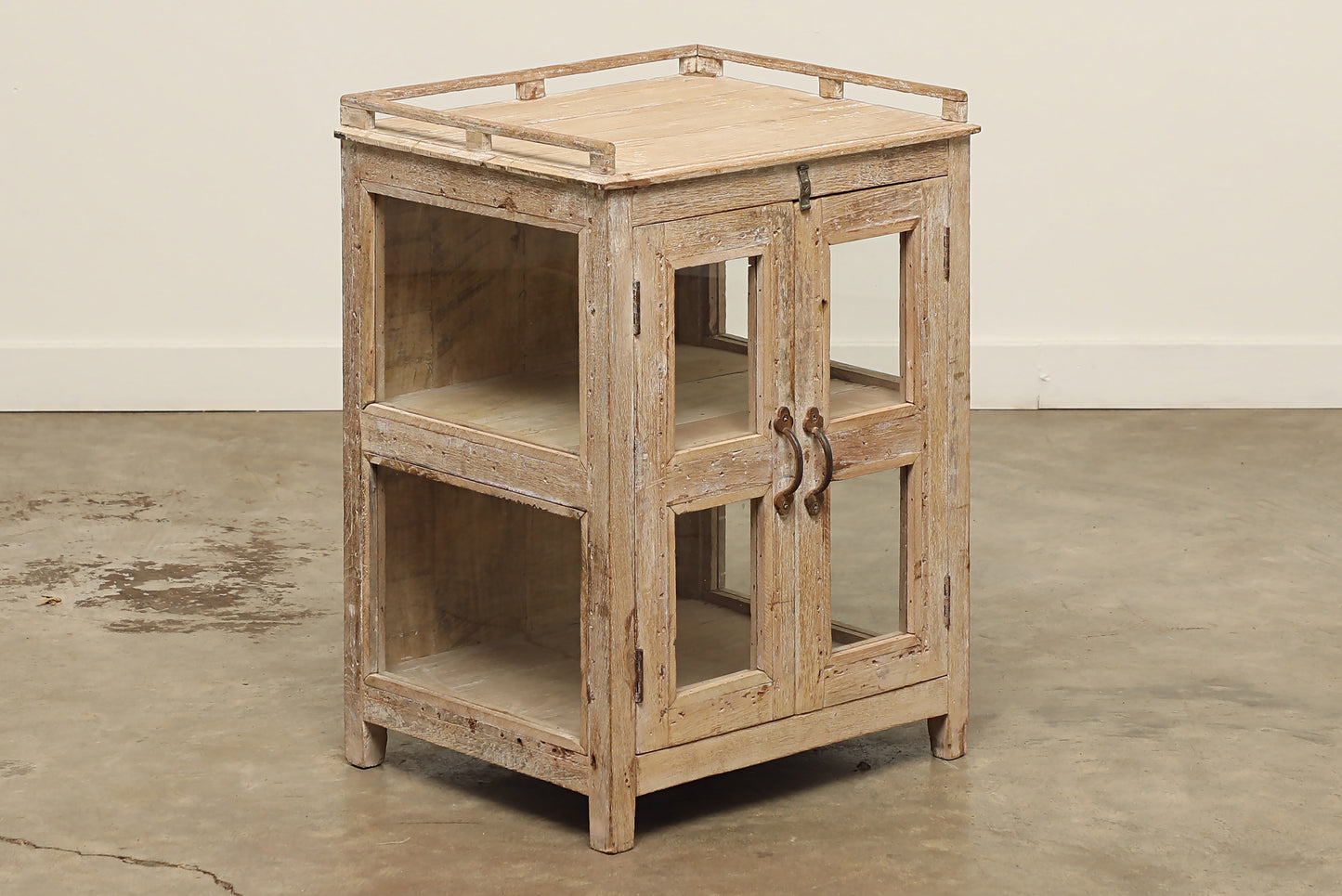 (SCP126) Vintage Cabinet (20x17x27)