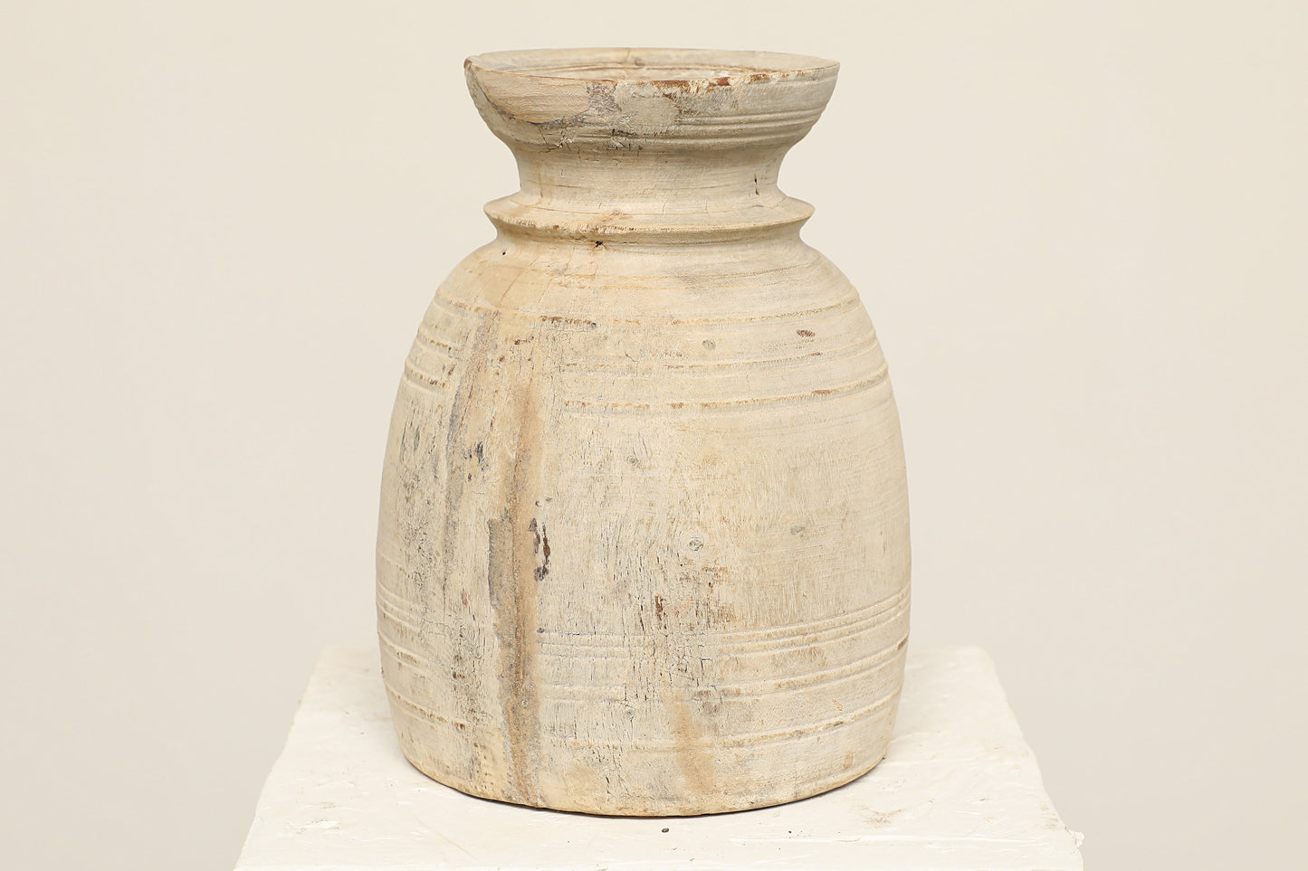 (SCP105) Vintage Wooden Pot (8x8x13)