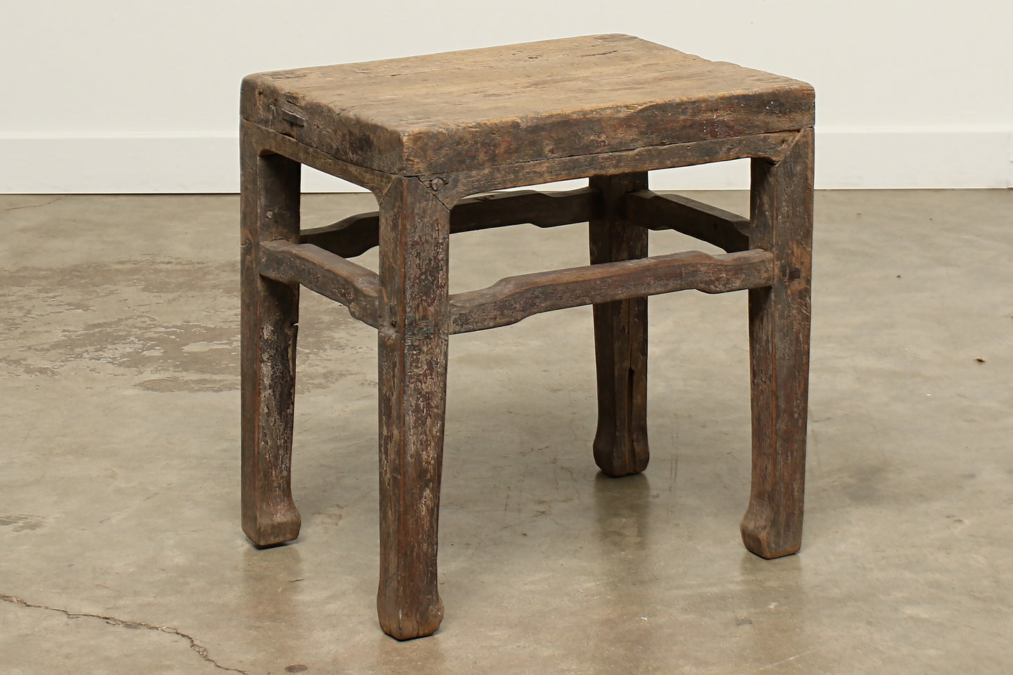 (GAQ089) Vintage Pine Side Table - Circa 1940 (18x14x19)