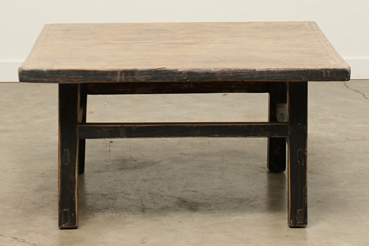 (GAQ059) Vintage Elm Coffee Table - Circa 1900 (33x33x18)