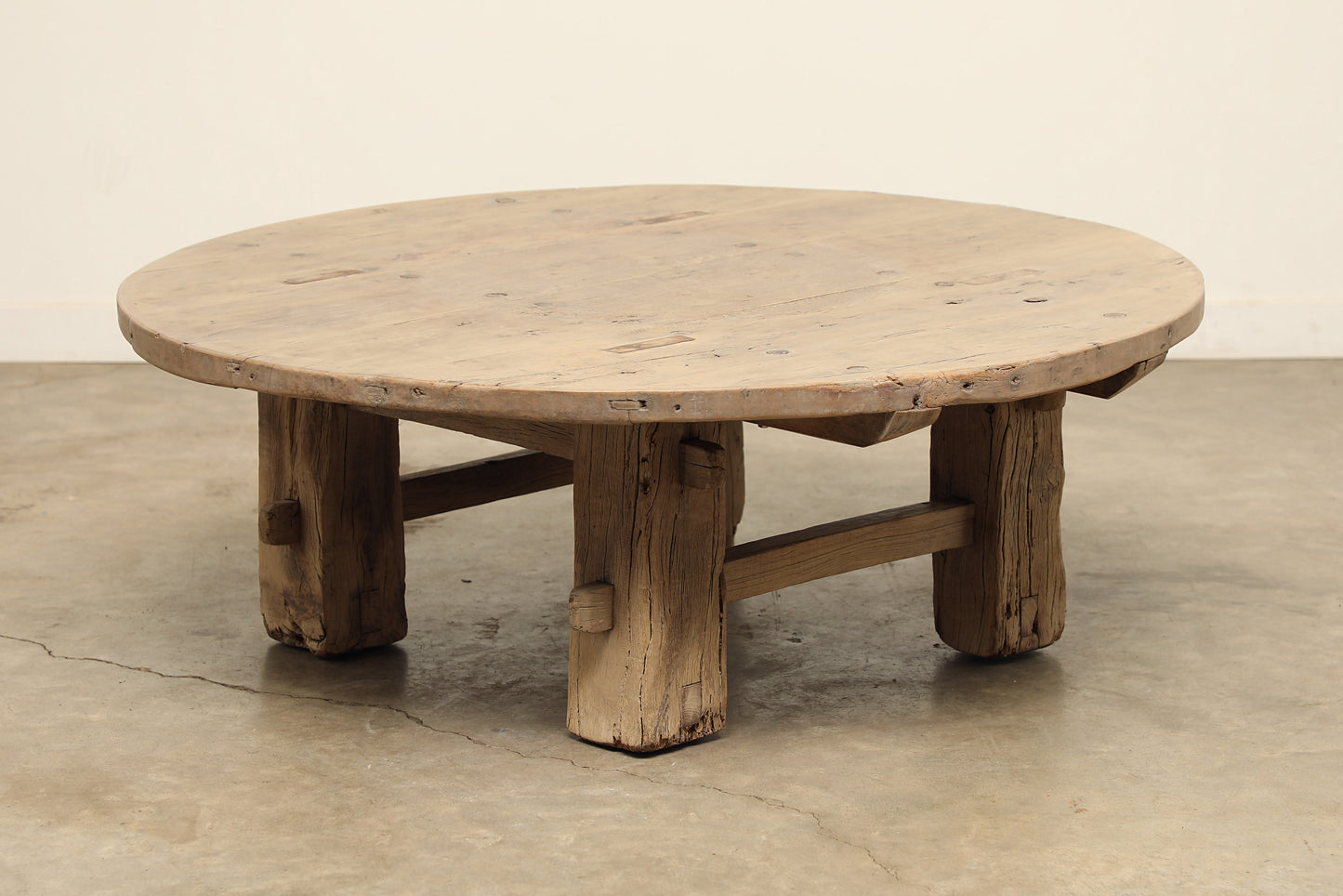 (GAK053-V1) Carpenter Coffee Table (51x51x17)