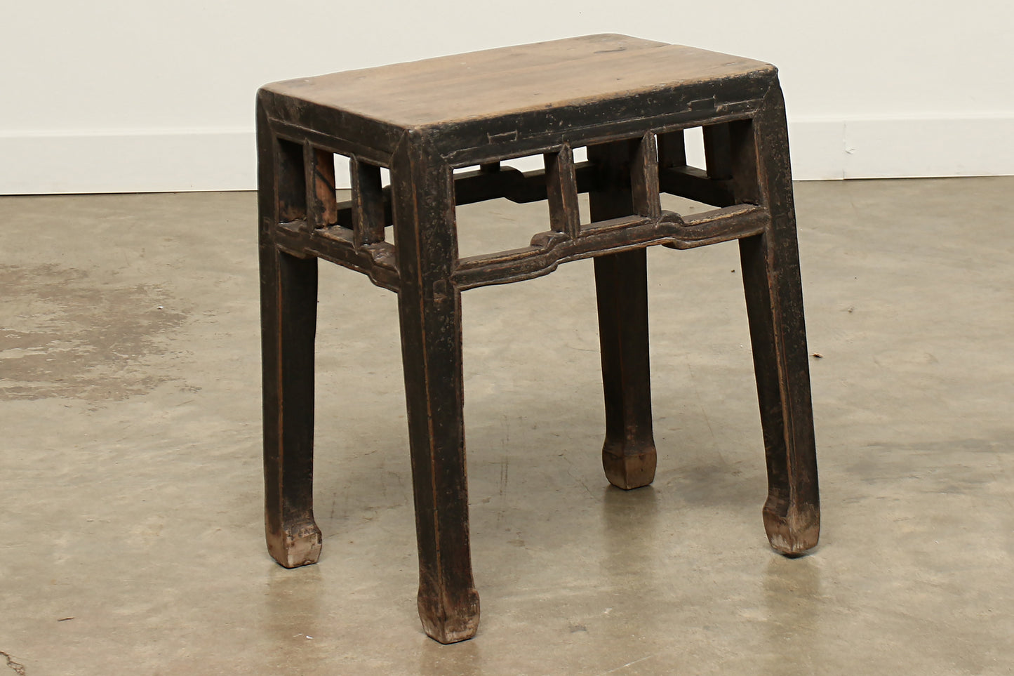 (GAQ086) Vintage Pine Side Table - Circa 1940 (17x11x19)