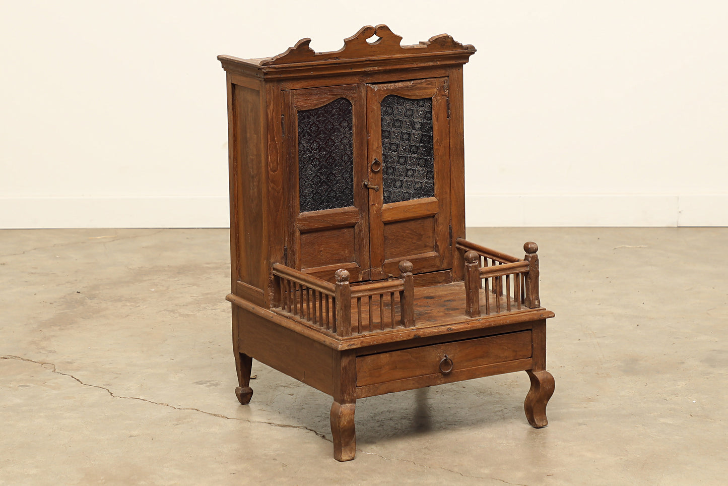 (SCG052) Vintage Prayer Temple (19x19x32)