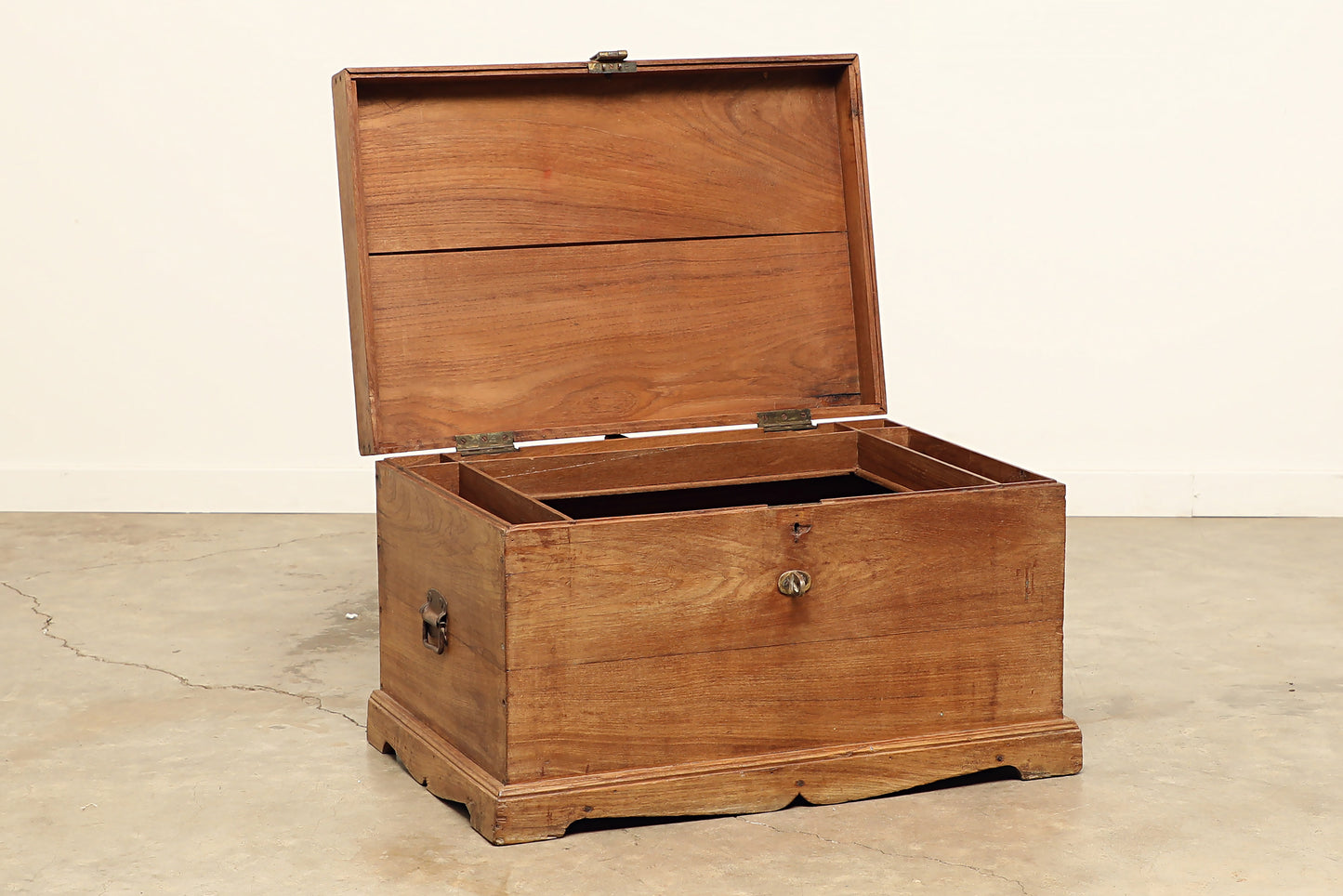 (SCG113) Vintage Teak Trunk (34x23x20)
