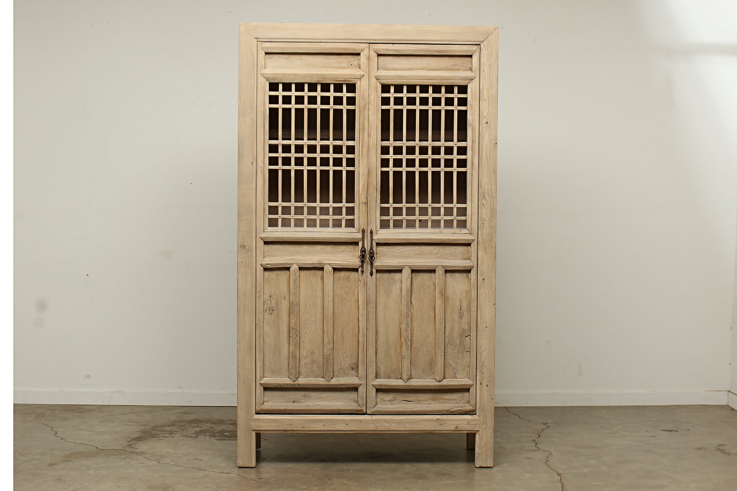 (GAL015) Vintage Screen Cabinet (50x19x87)