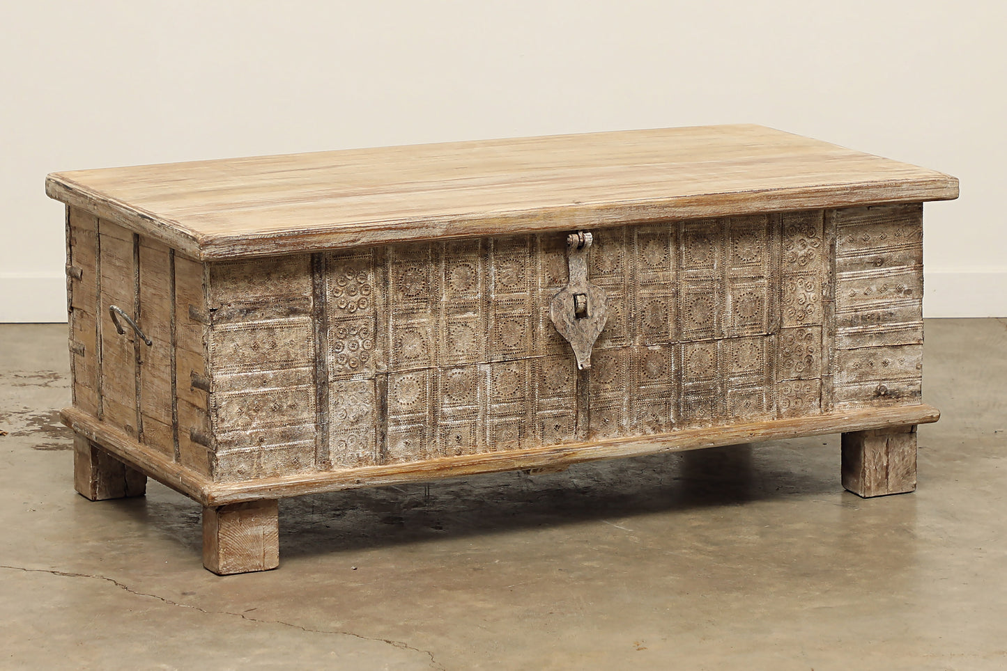 (SCP058) Vintage Trunk Coffee Table (50x26x20)
