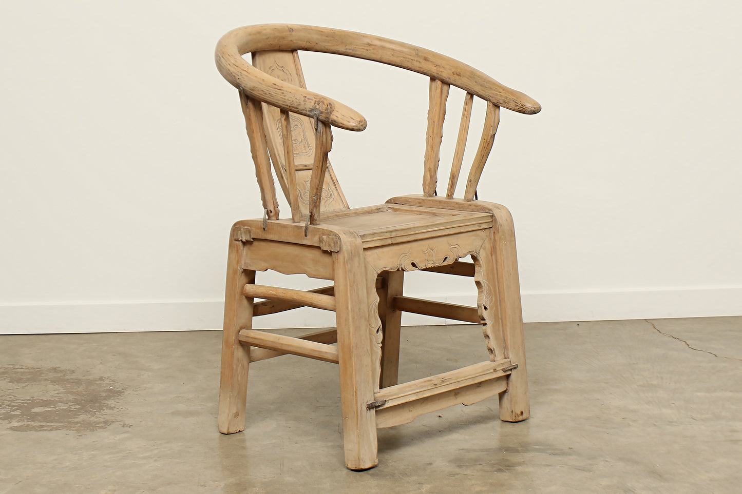 (GAQ055) Vintage Horseshoe Chair - Circa 1840 (26x20x36)