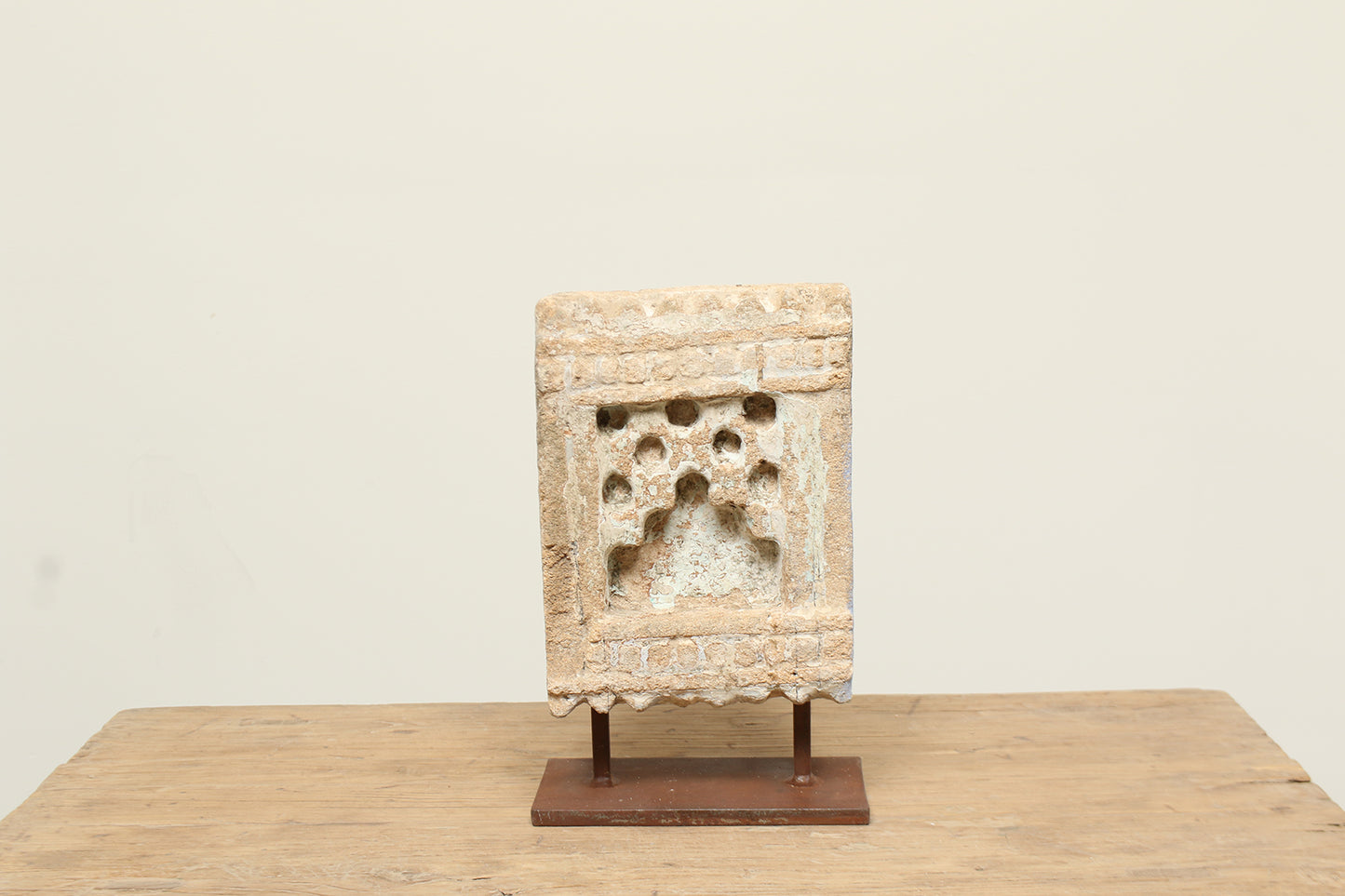 (PP110-P1) Vintage Stone Aala with Iron Stand (9x5x12)
