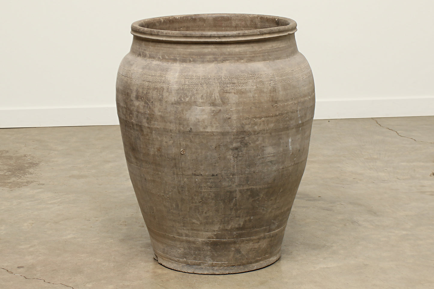 (GAQ026) Vintage Shanxi Water Pot - Circa 1875 (22x22x27)