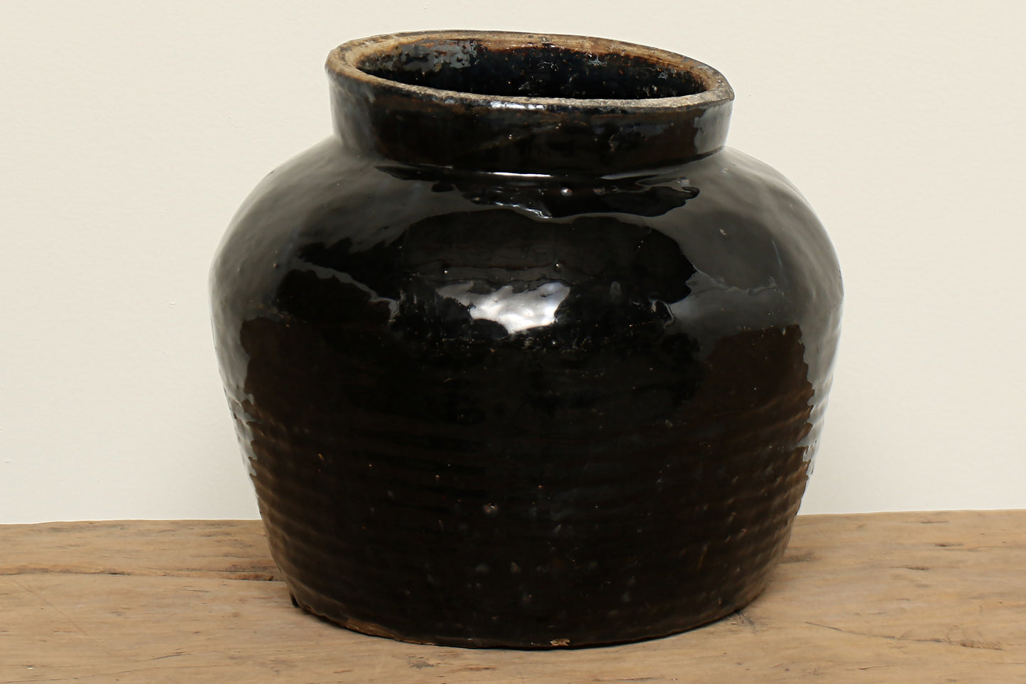 (GAQ010) Vintage Lacquer Pot - Circa 1900 (10x10x11)