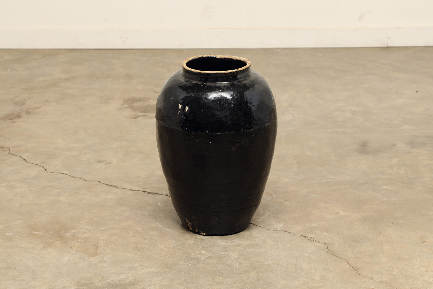(GAV017) Vintage Black Porcelain Pot - Circa 1940 (14x14x20)