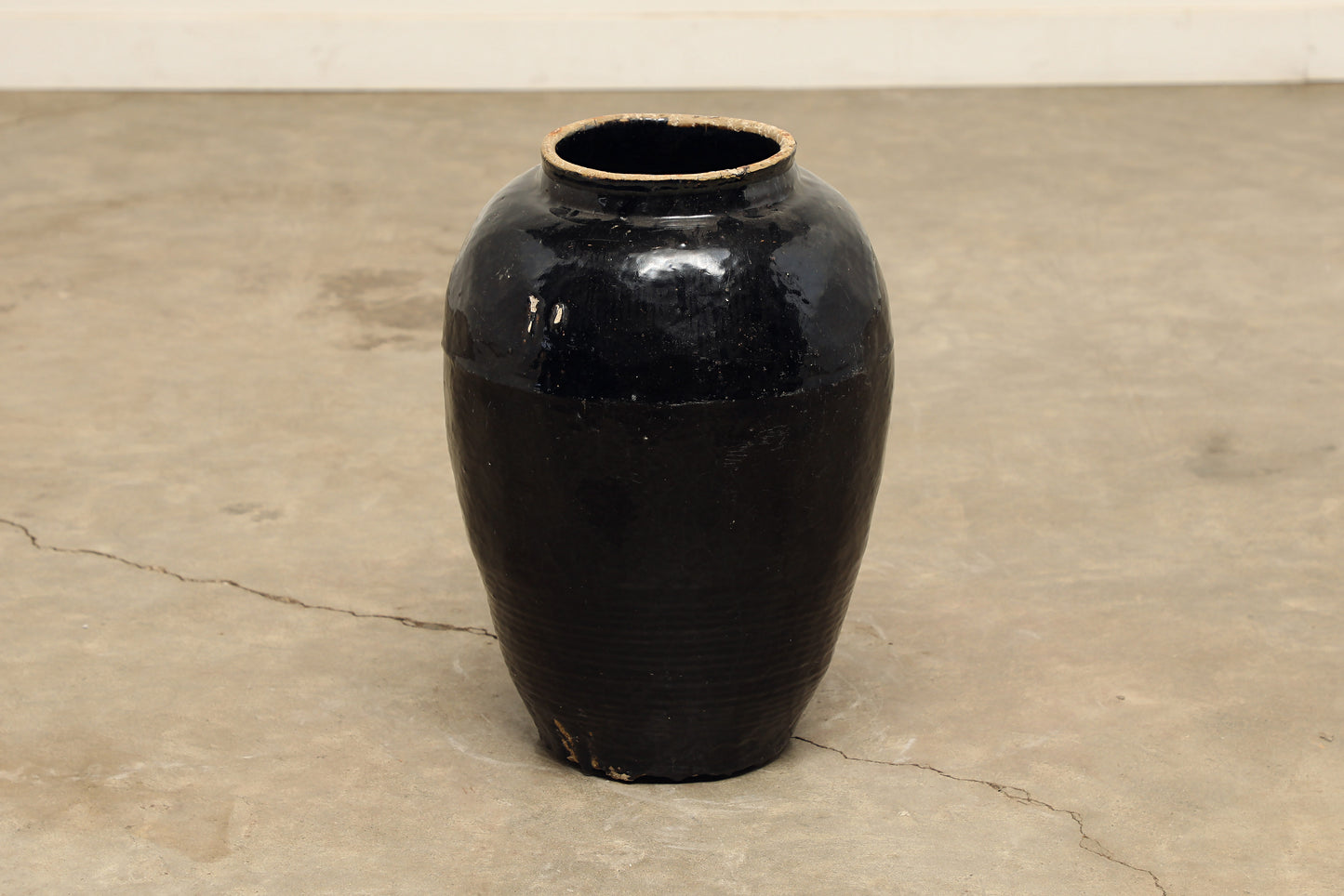 (GAV017) Vintage Black Porcelain Pot - Circa 1940 (14x14x20)