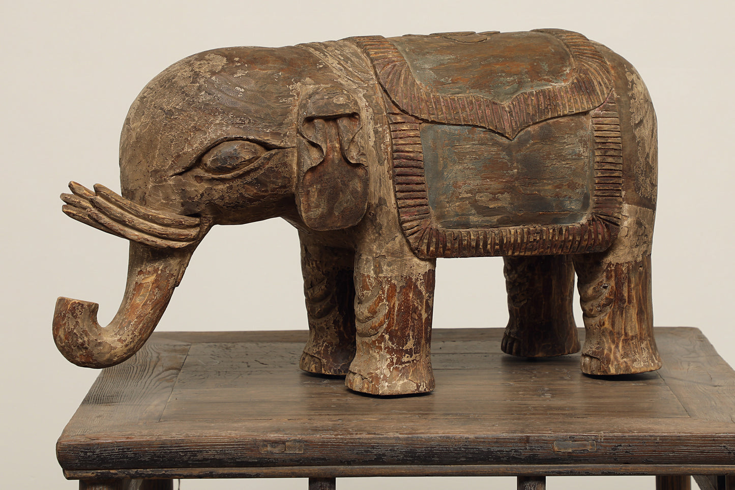 (GAS006) Poplar Elephant Carving (35x13x20)