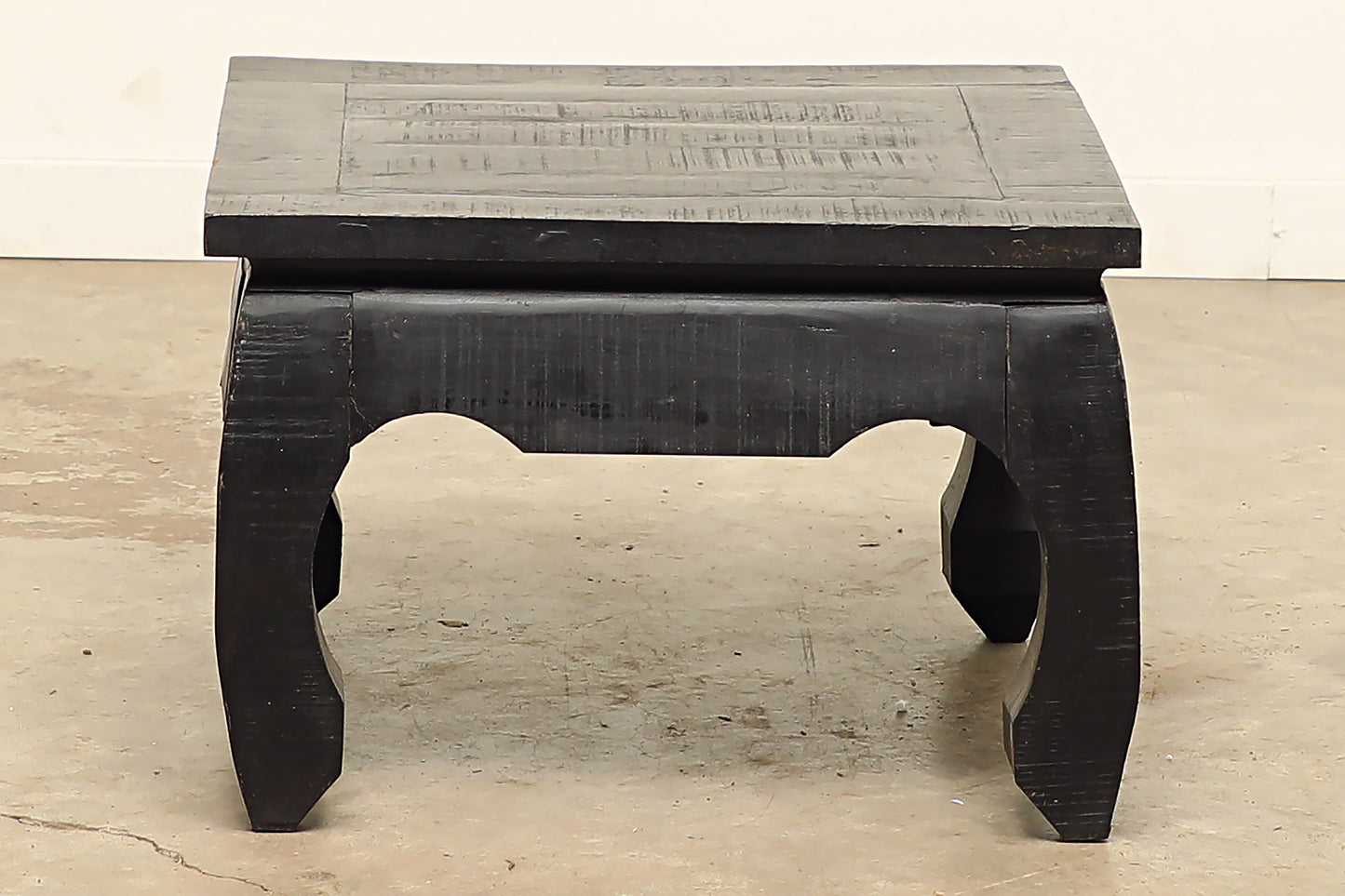 (SCG074) Vintage Coffee Table (24x24x17)