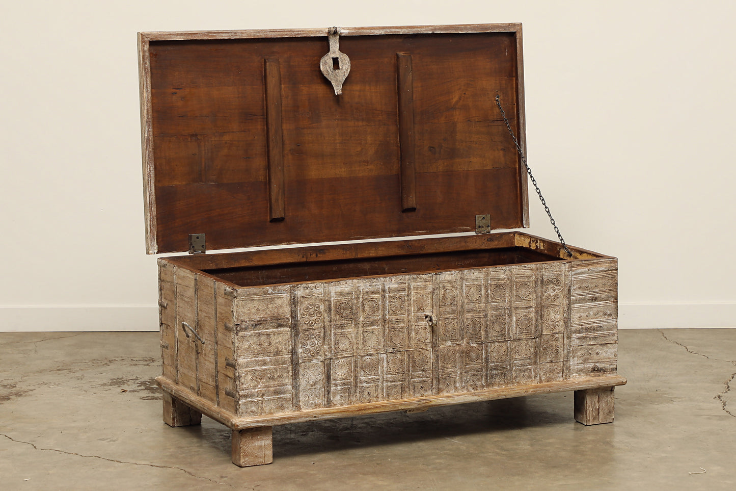 (SCP058) Vintage Trunk Coffee Table (50x26x20)