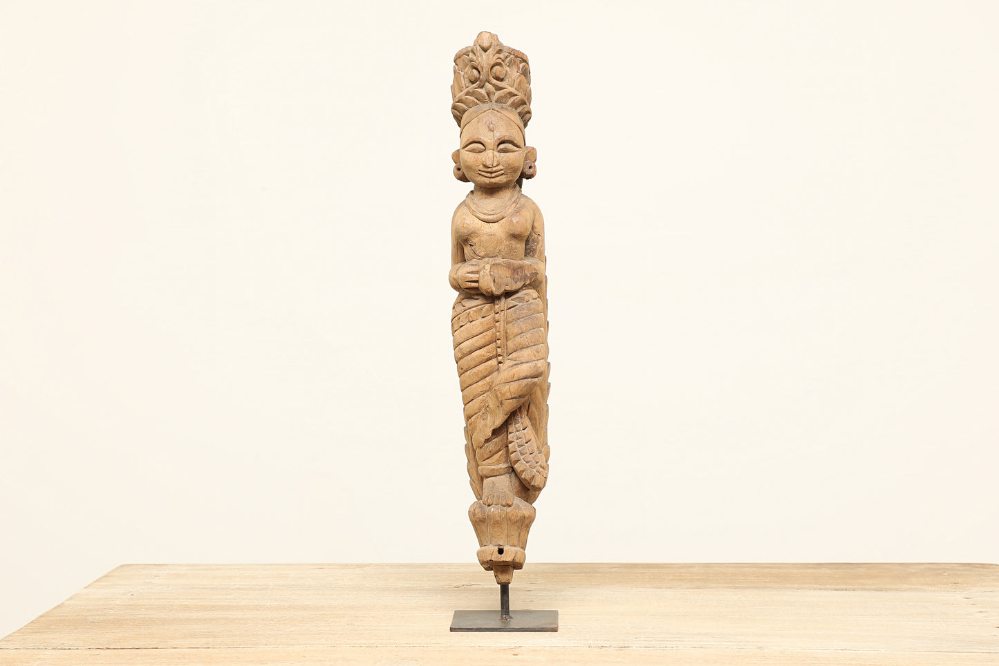 (SCG030) Vinatge Carved Figure