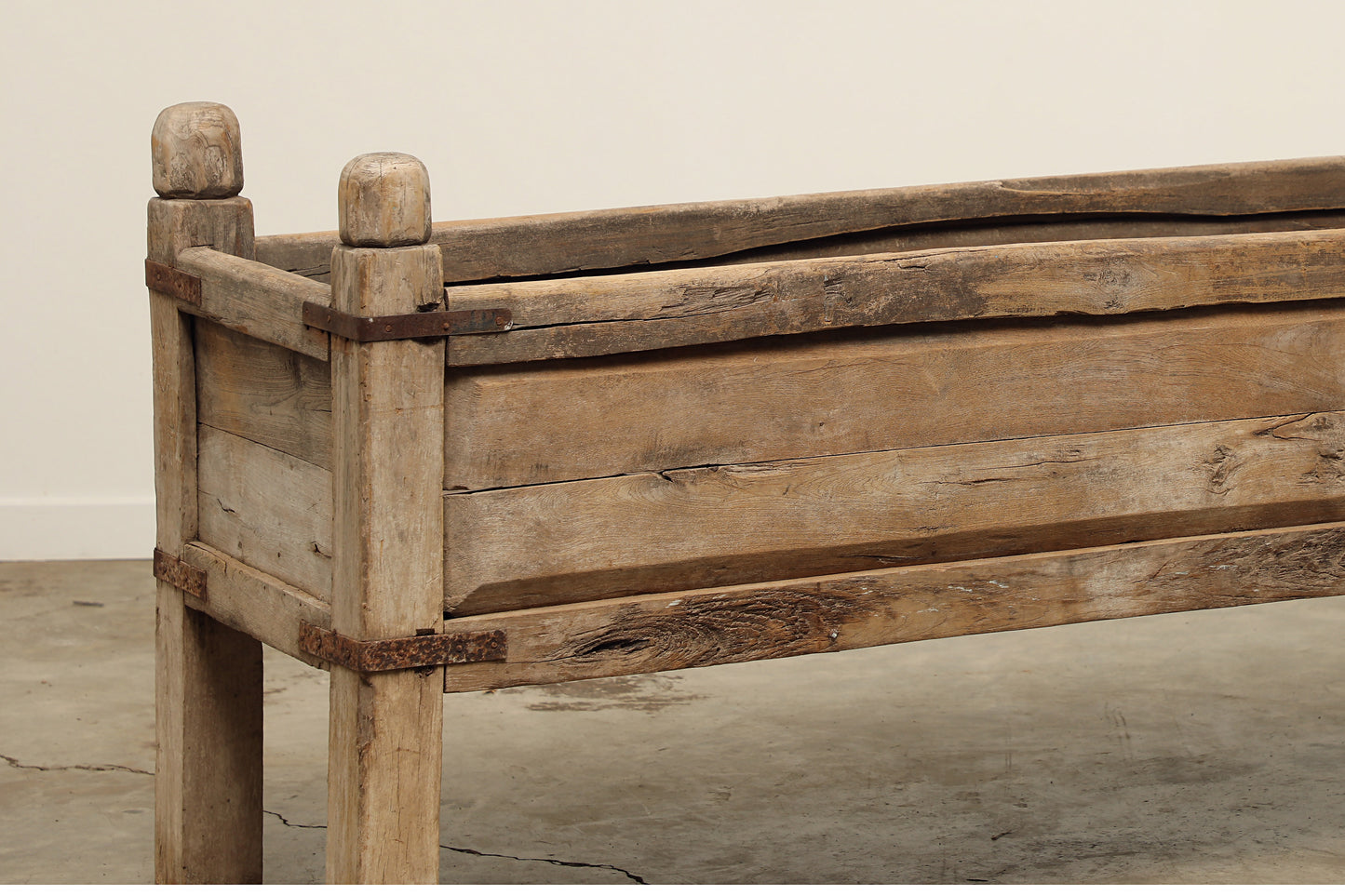 (SCP106) Vintage Planter (72x25x36)