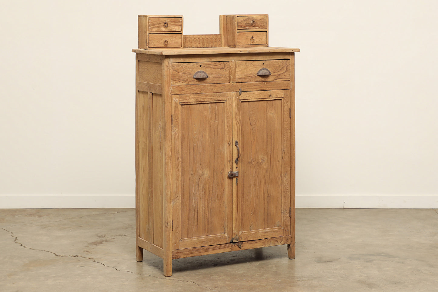 (PP050) Vintage Cabinet (32x16x49)