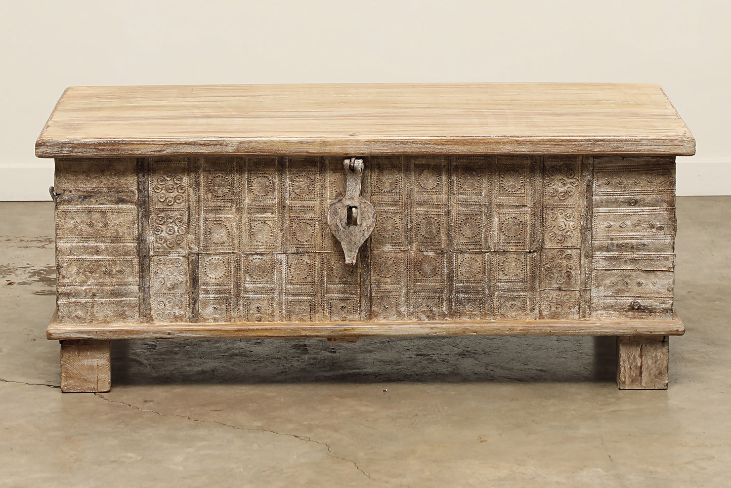 (SCP058) Vintage Trunk Coffee Table (50x26x20)