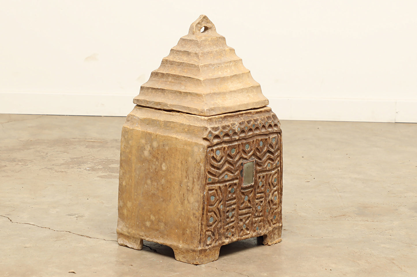 (SCG029) Vintage Paper Machet (16x13x27)