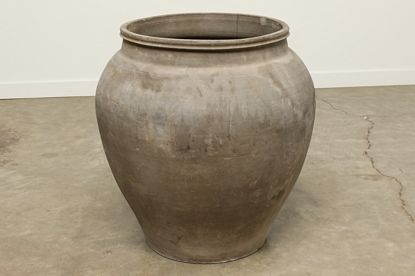 (GAQ028) Vintage Shanxi Water Pot - Circa 1875 (26x26x28)