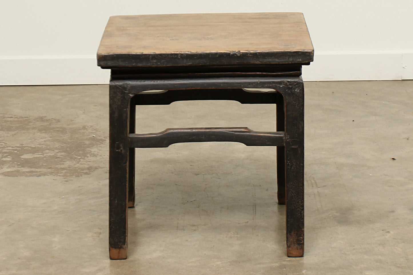 (GAQ096) Vintage Pine Side Table - Circa 1940 (18x17x18)
