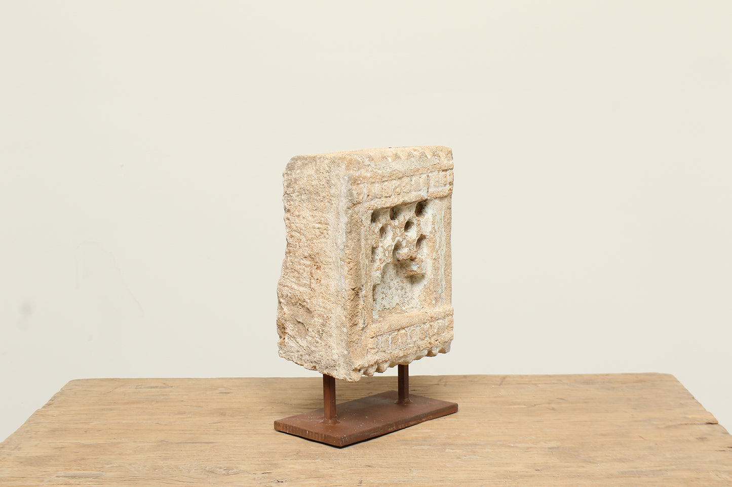 (PP110-P1) Vintage Stone Aala with Iron Stand (9x5x12)