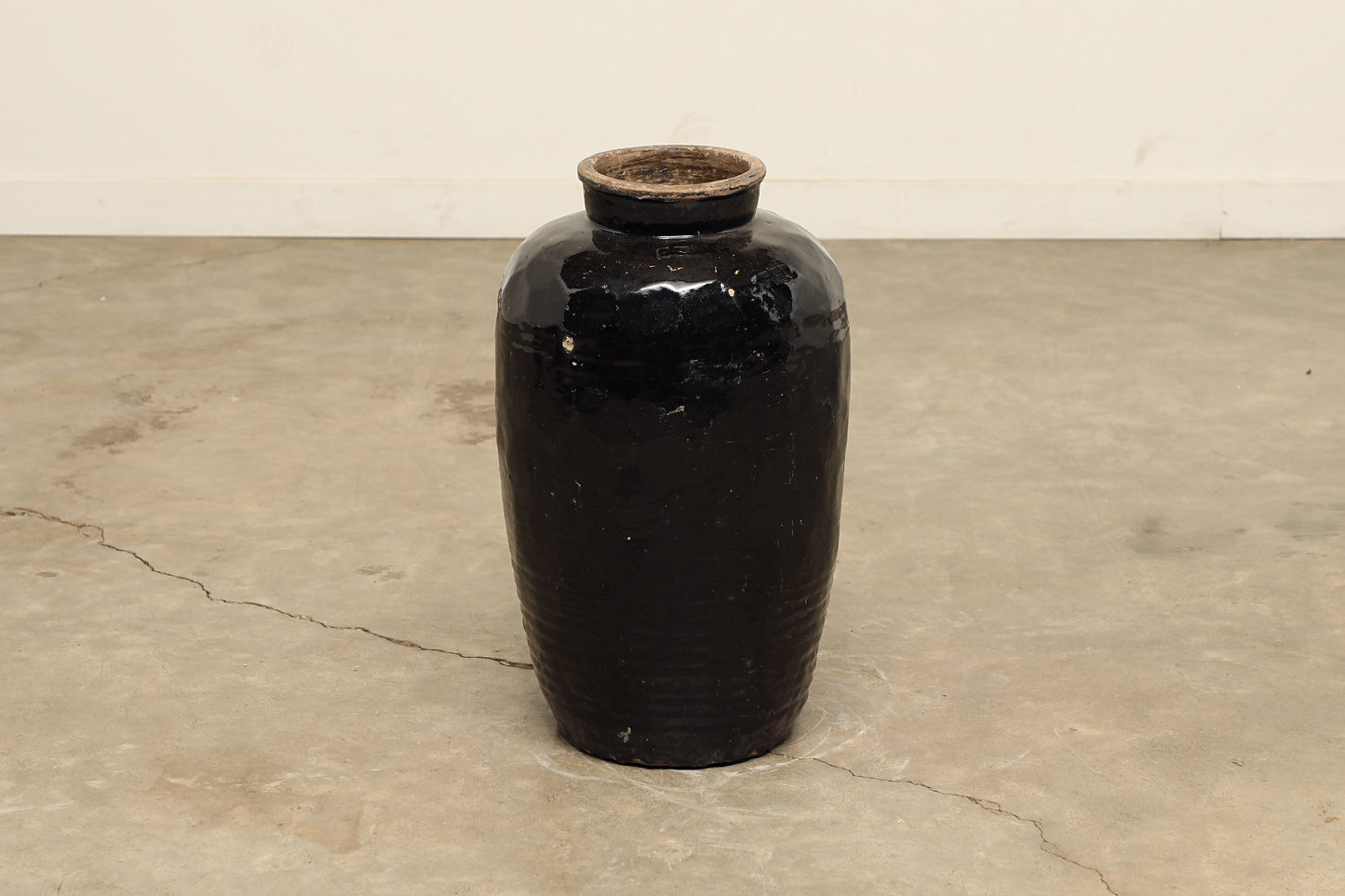(GAV024) Vintage Black Porcelain Pot - Circa 1940 (13x13x24)