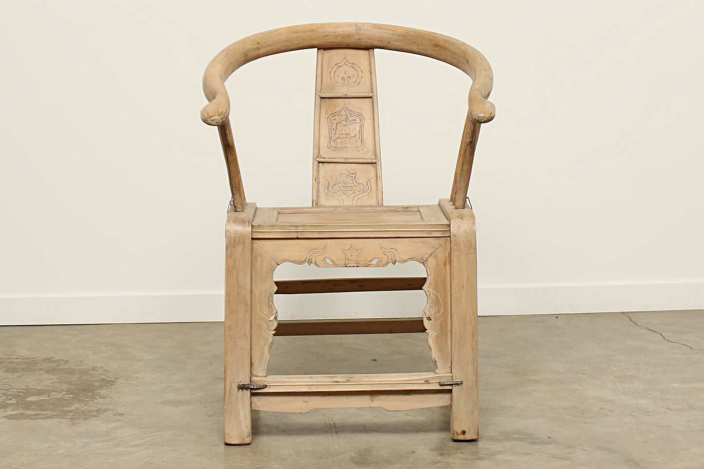 (GAQ055) Vintage Horseshoe Chair - Circa 1840 (26x20x36)