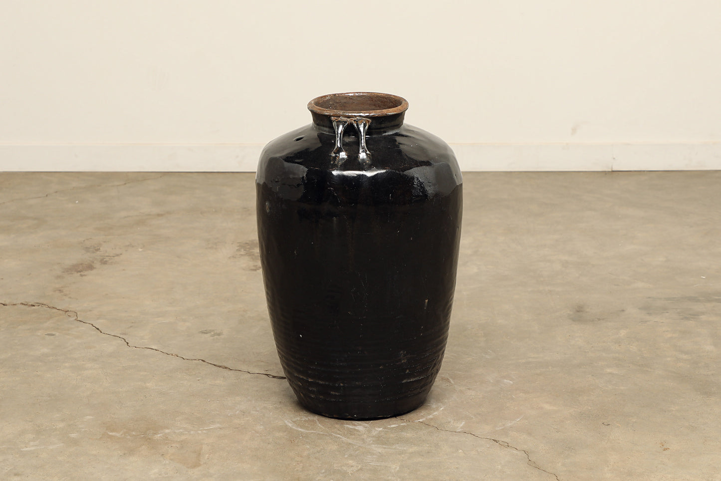(GAV026) Vintage Black Porcelain Pot - Circa 1940 (18x18x26)