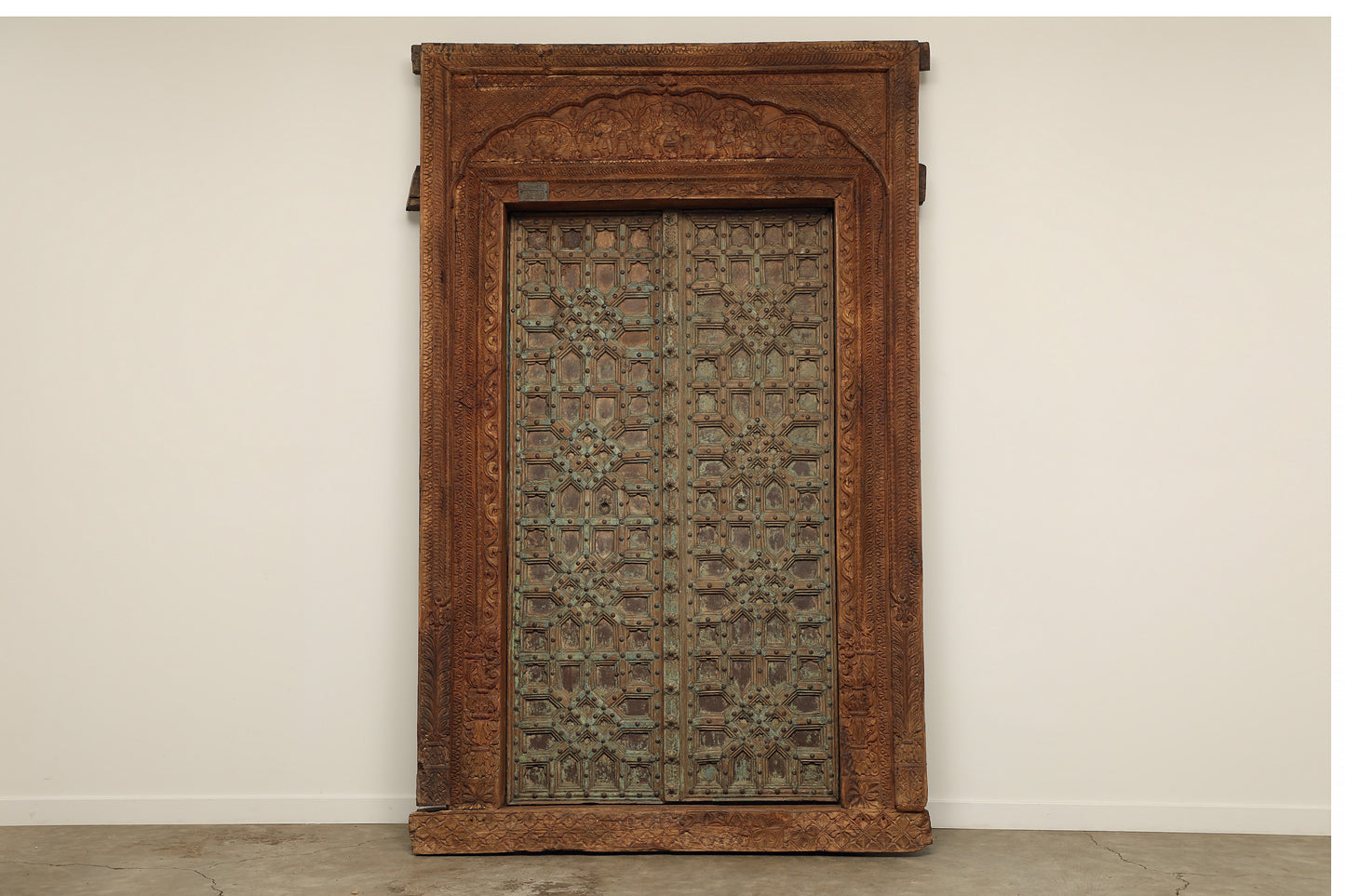 (SCP028) Vintage Carved Door w/ Frame (64x8x103)