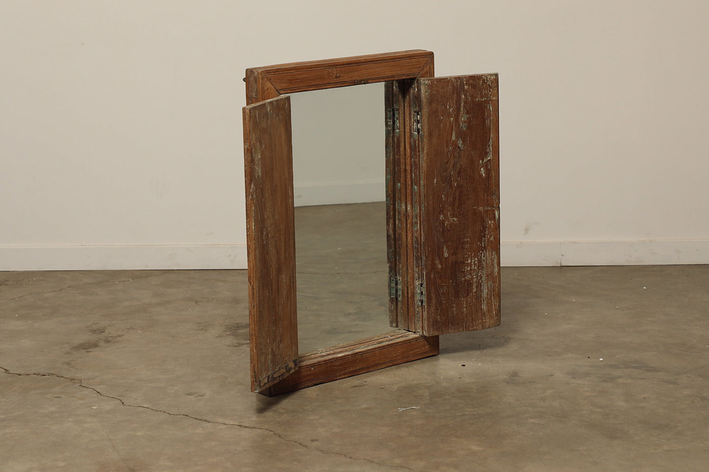 (LHE088) Vintage Window Mirror (25x36)
