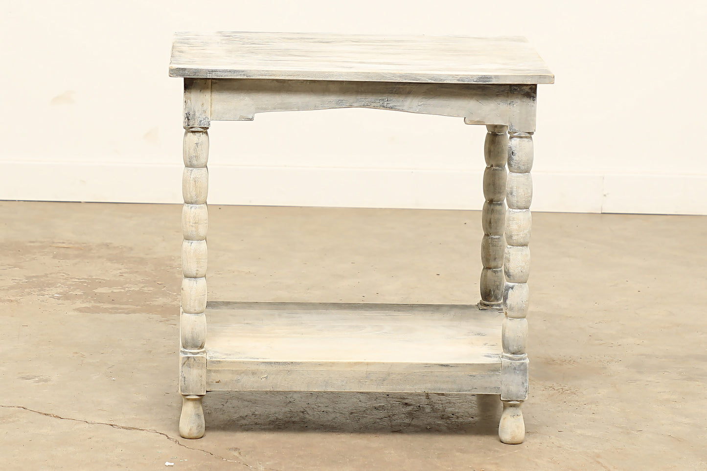 (SCG108) Vintage Carved Side Table (25x18x25)