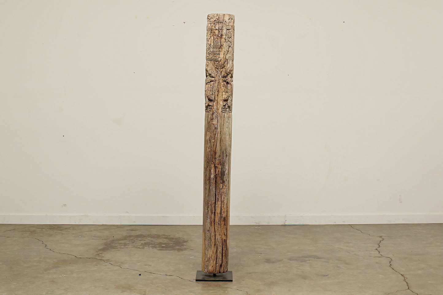(NN060) Vintage Carved Pillar (7x7x71)